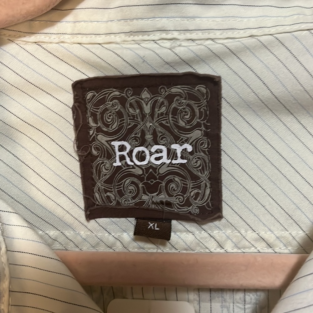 Roar button down - Picture 3 of 7